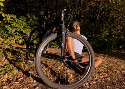 Cyclist jerking in public place meeting the beautiful sunset