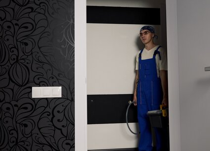Kinky gay bear seducing the straight guy plumber for handjob